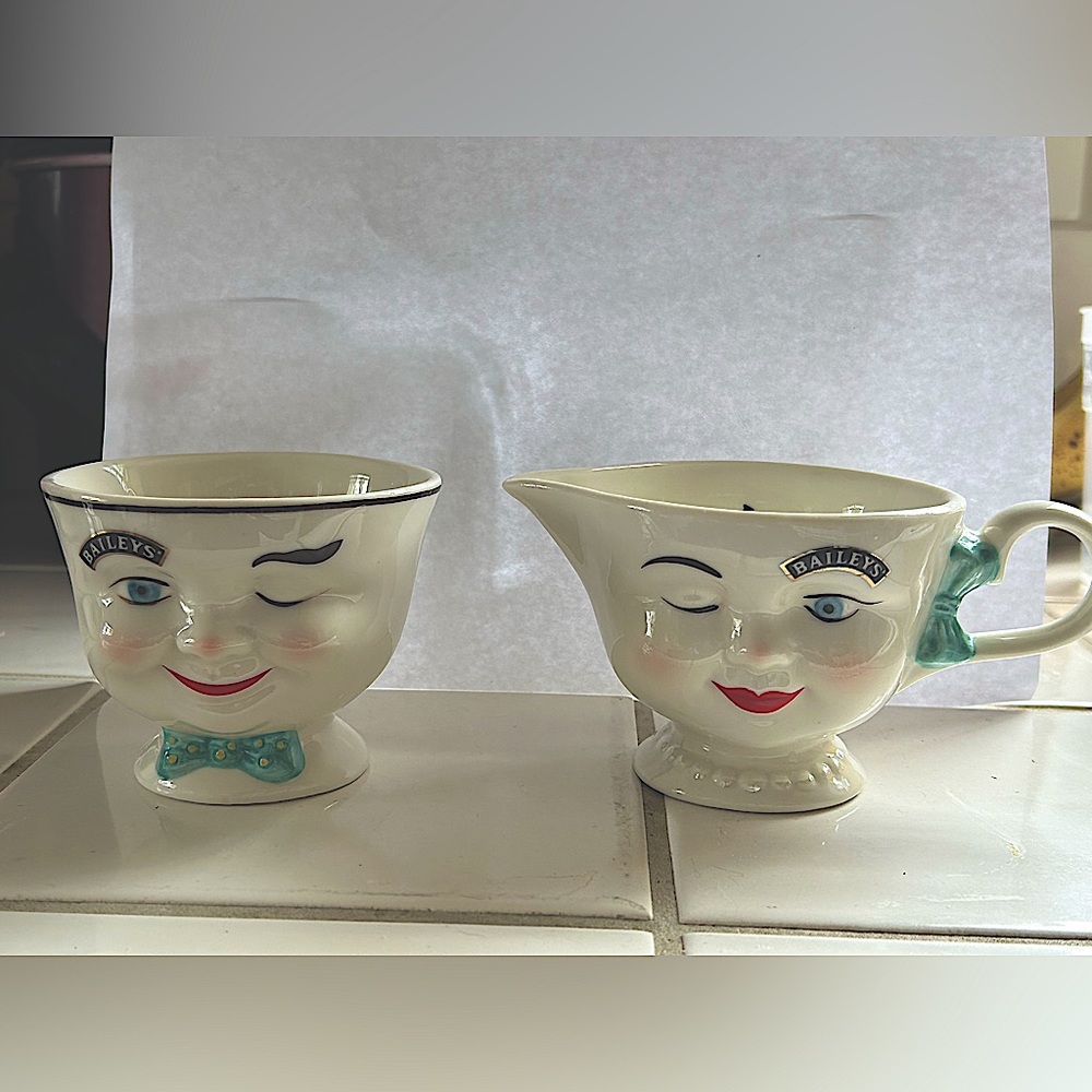 - Bailey's Vintage Winking Cream and Sugar Set